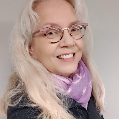 Jaana Pradan tavoittaa arkisin Helsingin asiakaspalvelupisteeltä.